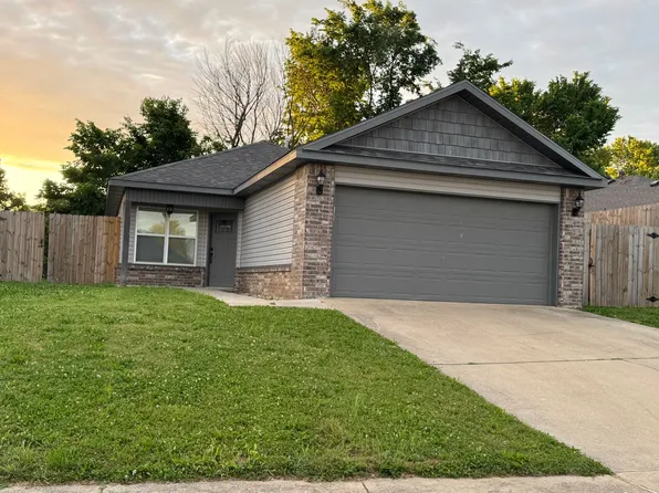 1707 SE K Pl, Rogers, AR 72758