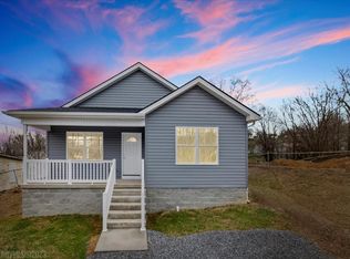 321 Maple St, Pulaski, VA 24301