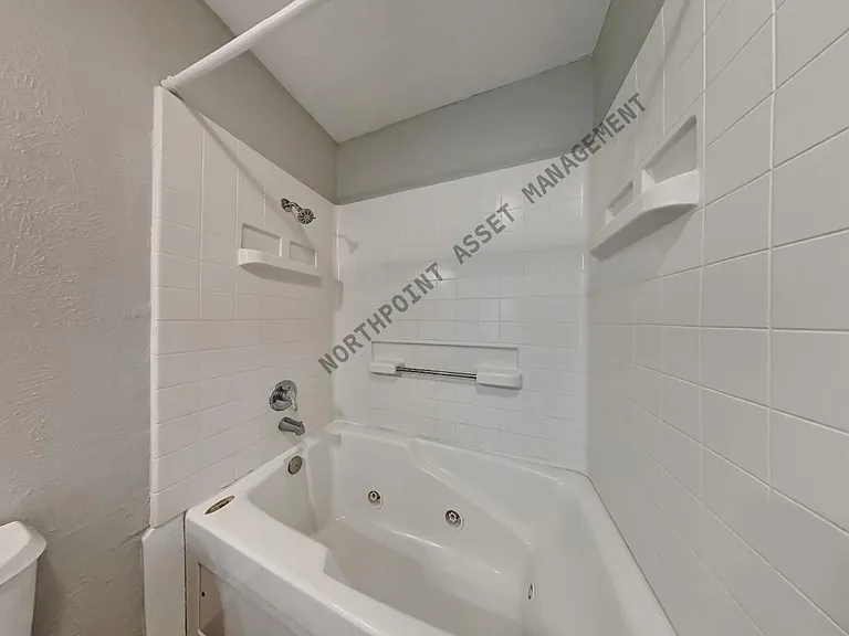 8825 Miami Dr — Photo 18