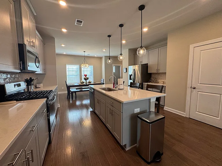 3738 Memorial Pkwy — Photo 10