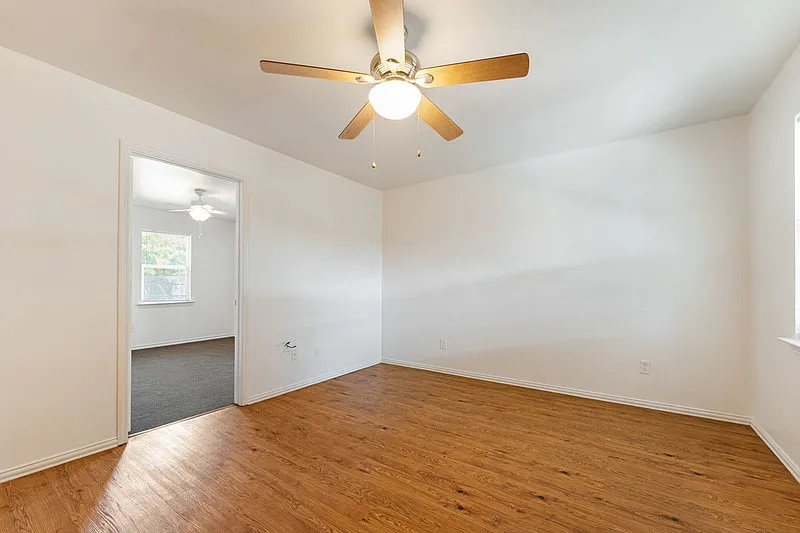 1 bed, 1.0 bath, 406 sqft, $989 — Photo 4
