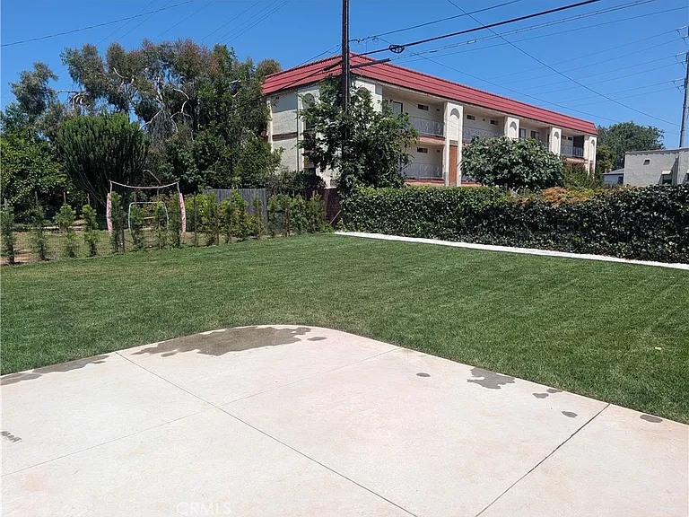 2609 Birch St — Photo 45