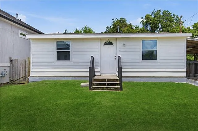2 bed, 1.0 bath, 1000 sqft, $1,300 — Photo 1