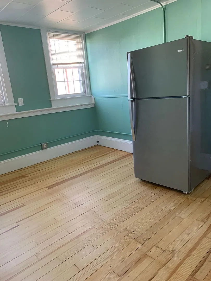 10-12 Lincoln Street — Photo 2