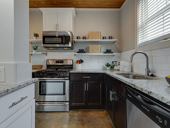 2nd image of 2032 Herman St