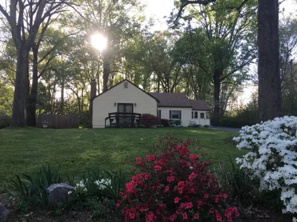 3828 Glenbrook Rd, Fairfax, VA 22031