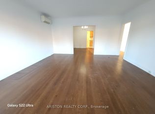 976 Avenue Rd, Toronto, ON M5P2K8