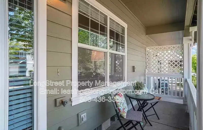 3 bed, 2.5 bath, 1434 sqft, $2,595 — Photo 3