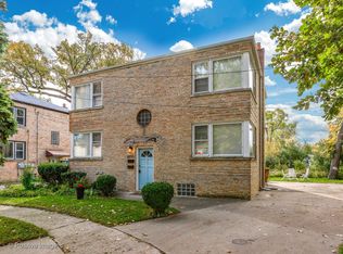 8711 Circle Dr, Brookfield, IL 60513