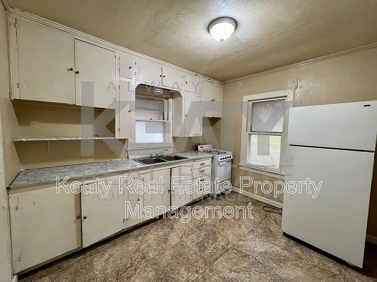 409 Silkwood St — Photo 5