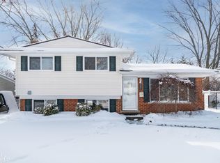 931 W Elmwood Ave, Clawson, MI 48017