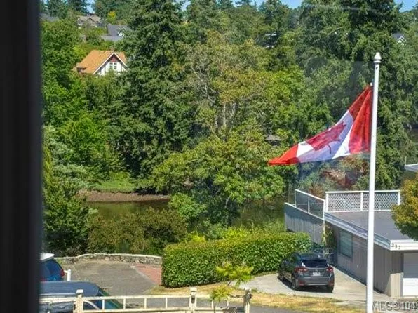 928 Mesher Pl, Esquimalt, BC V9A 6Z1