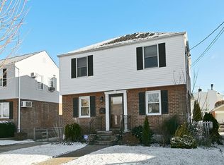 324 White Rd, Mineola, NY 11501