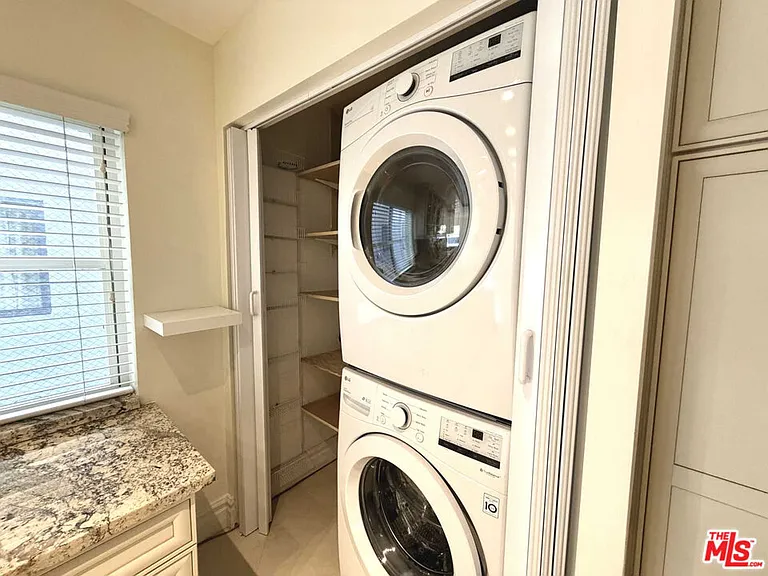 121 S Palm Dr #404A — Photo 24