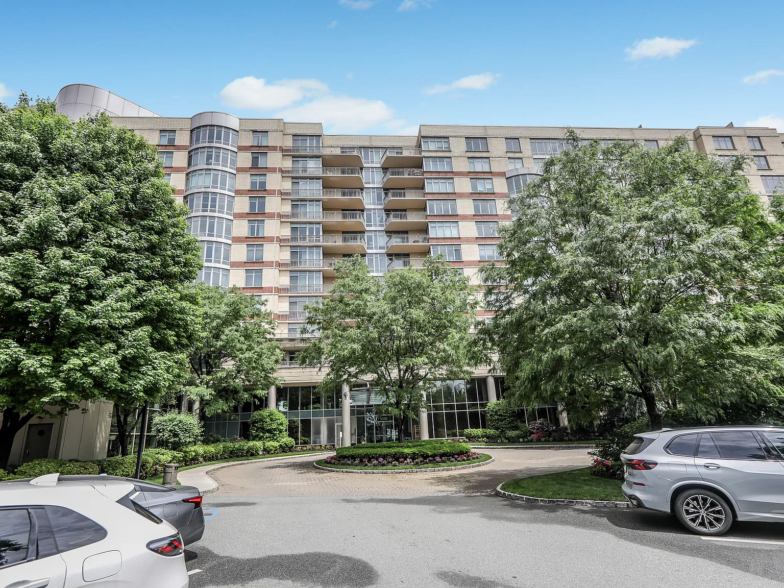 2 bed, 1535 sqft, $5,200 — Photo 1