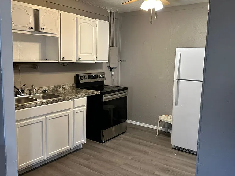 1028 W Lexington Ave — Photo 4