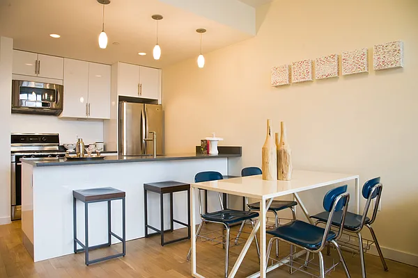 Sold by aptsandlofts.com | media 17