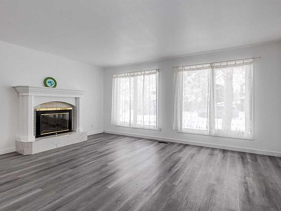 5th image of 32 W Midland Pl SE