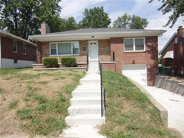 825 Chain Of Rocks Dr photo 1
