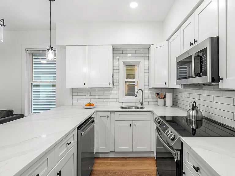 621 E 8th St #6 — Photo 11