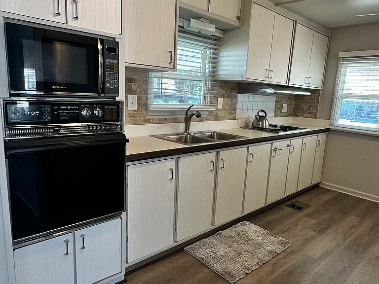 5004 Oakland Hills Ave — Photo 10