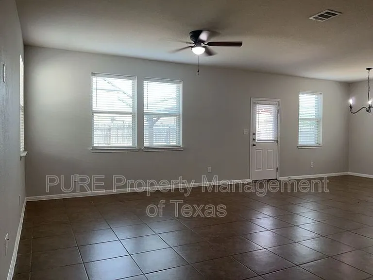 161 Nogalito Way — Photo 9