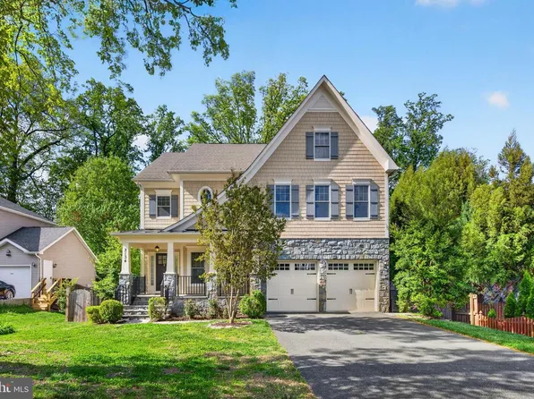 2134 Haycock Rd, Falls Church, VA 22043