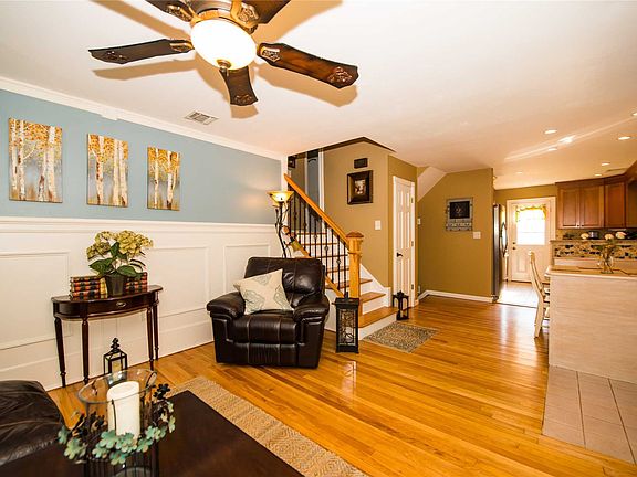 3rd image of 719 Glenridge Ln