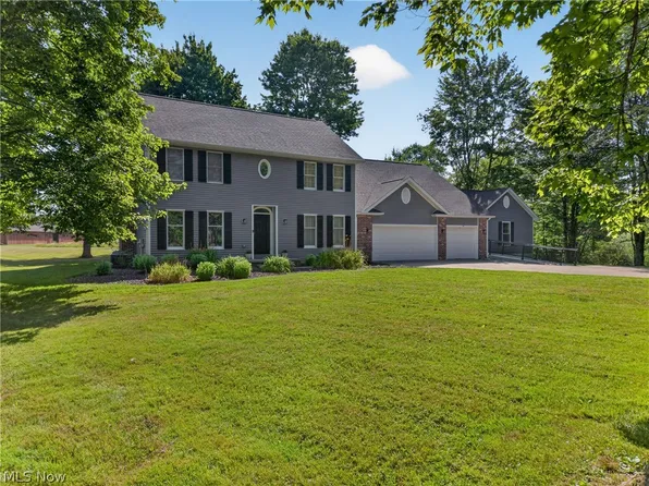 1315 Morning Star Dr, Roaming Shores, OH 44084