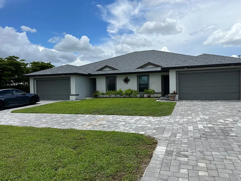 3415 SW 8th Pl — Photo 1