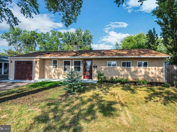 80 Gable Hill Rd, Levittown, PA 19057