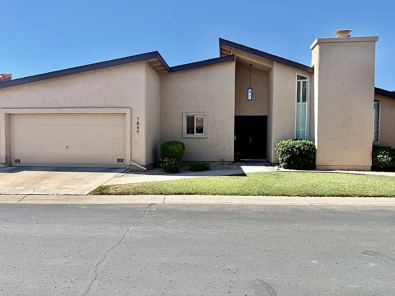 7849 E Crestwood Way — Photo 2