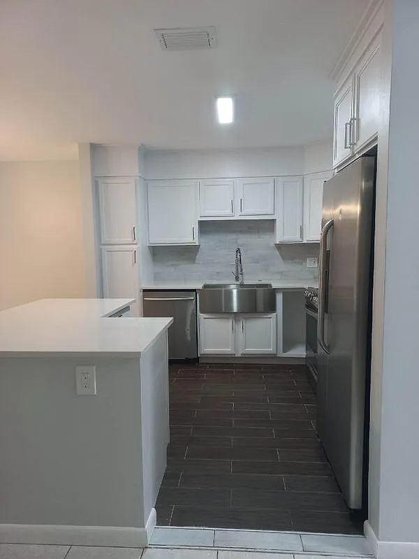 3 bed, 2.0 bath, 1421 sqft, $3,600 — Photo 4