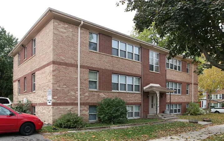 2419 Plymouth Ave N #201