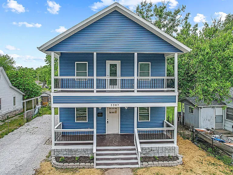 2207 N Kellett Ave — Photo 1