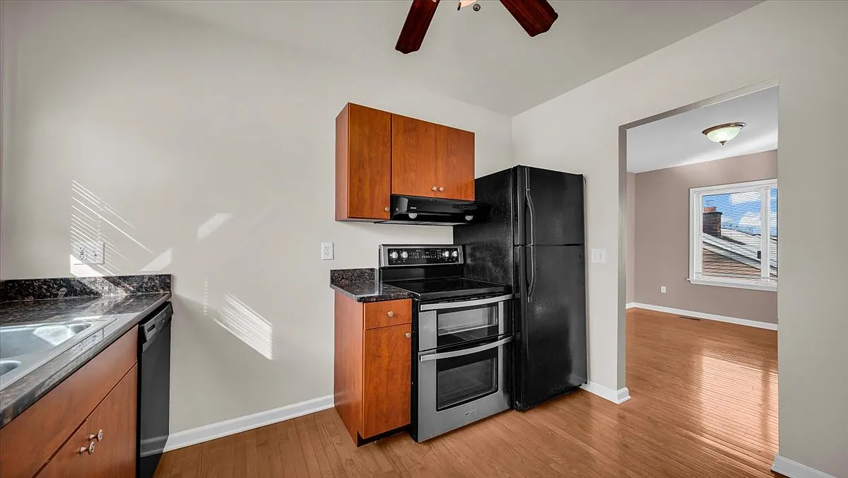 2 bed, 906 sqft, $1,600 — Photo 4