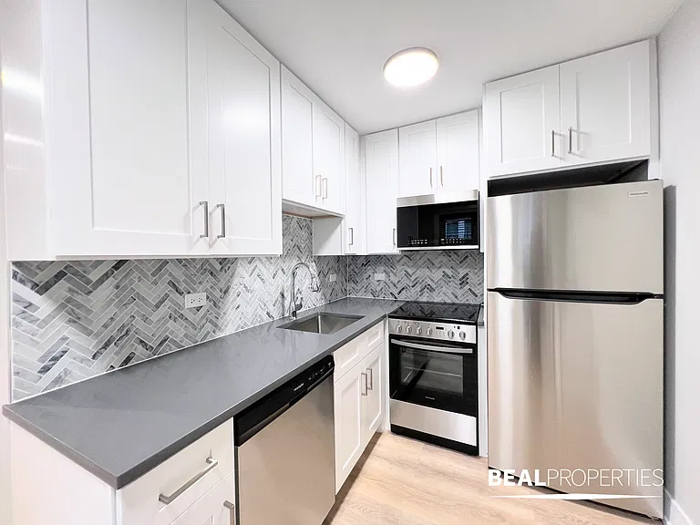 452 W Oakdale — Photo 31