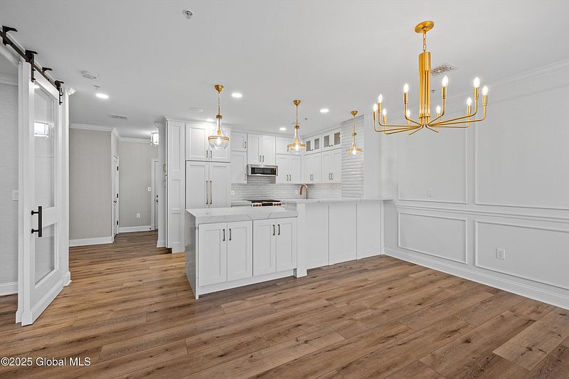 5th image of 70 Railroad Place #408