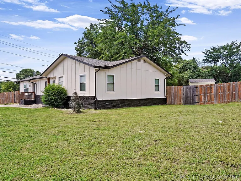 524 W Toledo St — Photo 3