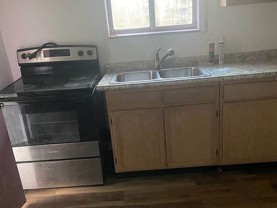 1st image of 910 Bedford St #1
