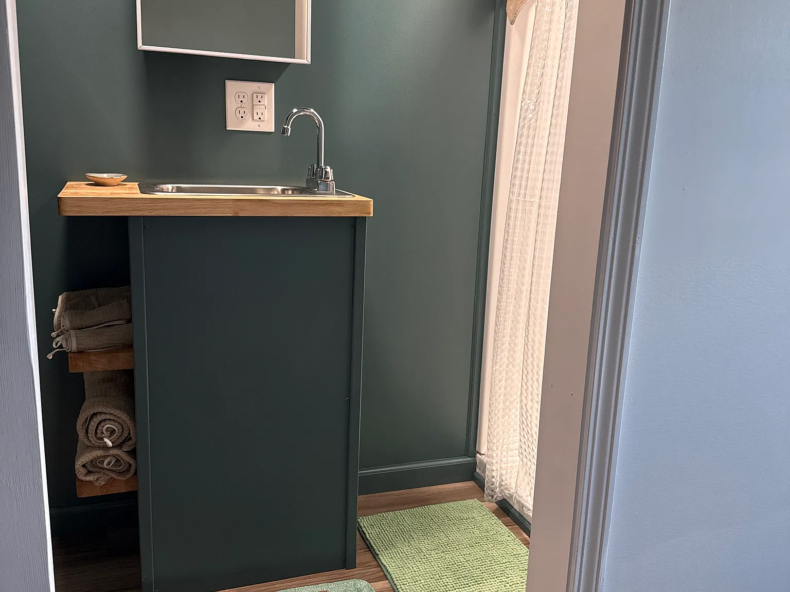 1 bed, 400 sqft, $1,200 — Photo 2