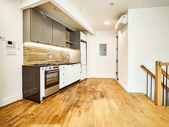 3rd image of 87 Montrose Ave #1FF
