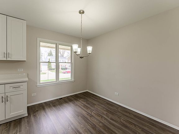 5th image of 109 Armitage Ave