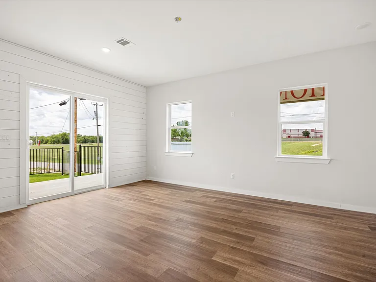 706 N Sycamore Dr — Photo 11