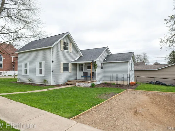 4247 Vine St, Brown City, MI 48416