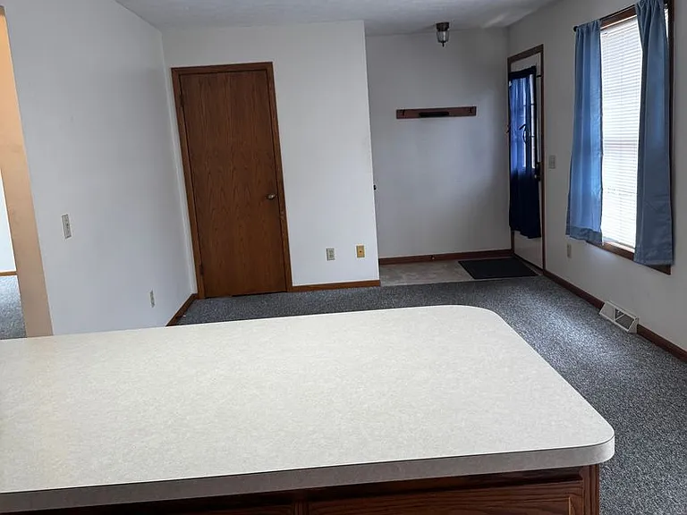 127 E Adams St #B7 — Photo 11