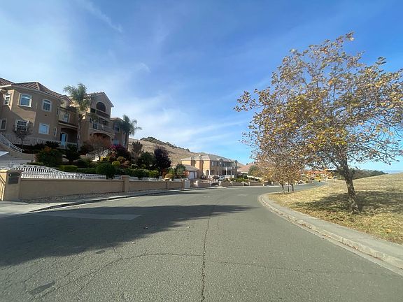 5th image of 1034 Turquoise Dr
