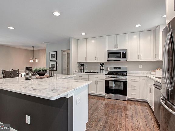 3rd image of 8807 Braeburn Dr