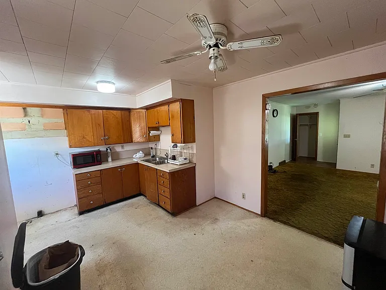 318 E North St — Photo 5