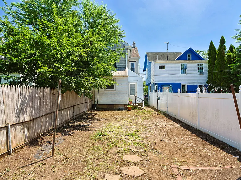 227 E Garrison St #1 — Photo 24